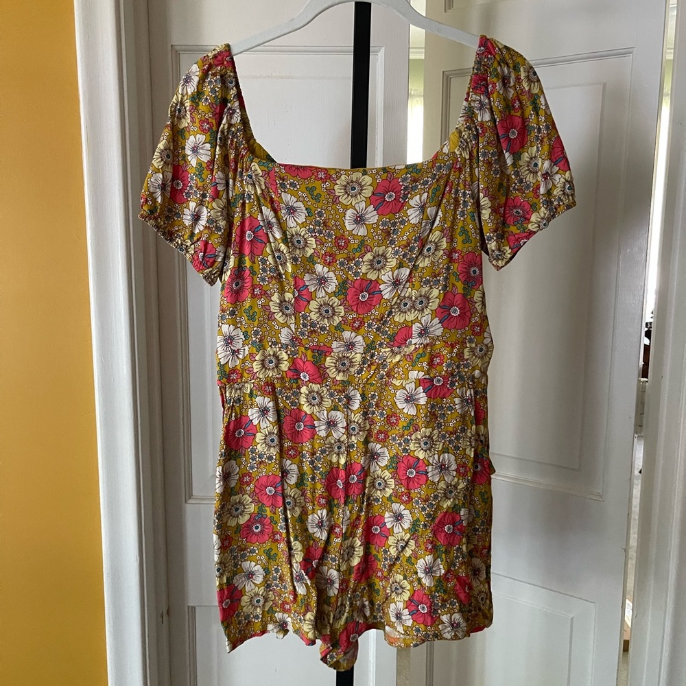 Lily Rose Floral 70’s Inspired Romper, size M